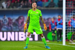 Rafał Gikiewicz dostarcza pizze pracownikom berlińskiego szpitala