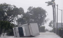 Irma dotarła nad Florydę: Pierwsze ofiary śmiertelne, milion osób bez prądu