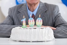 Specjalne świadczenie dla stulatków. Jakie zmiany zaszły w dodatku dla osób, które skończyły 100 lat?