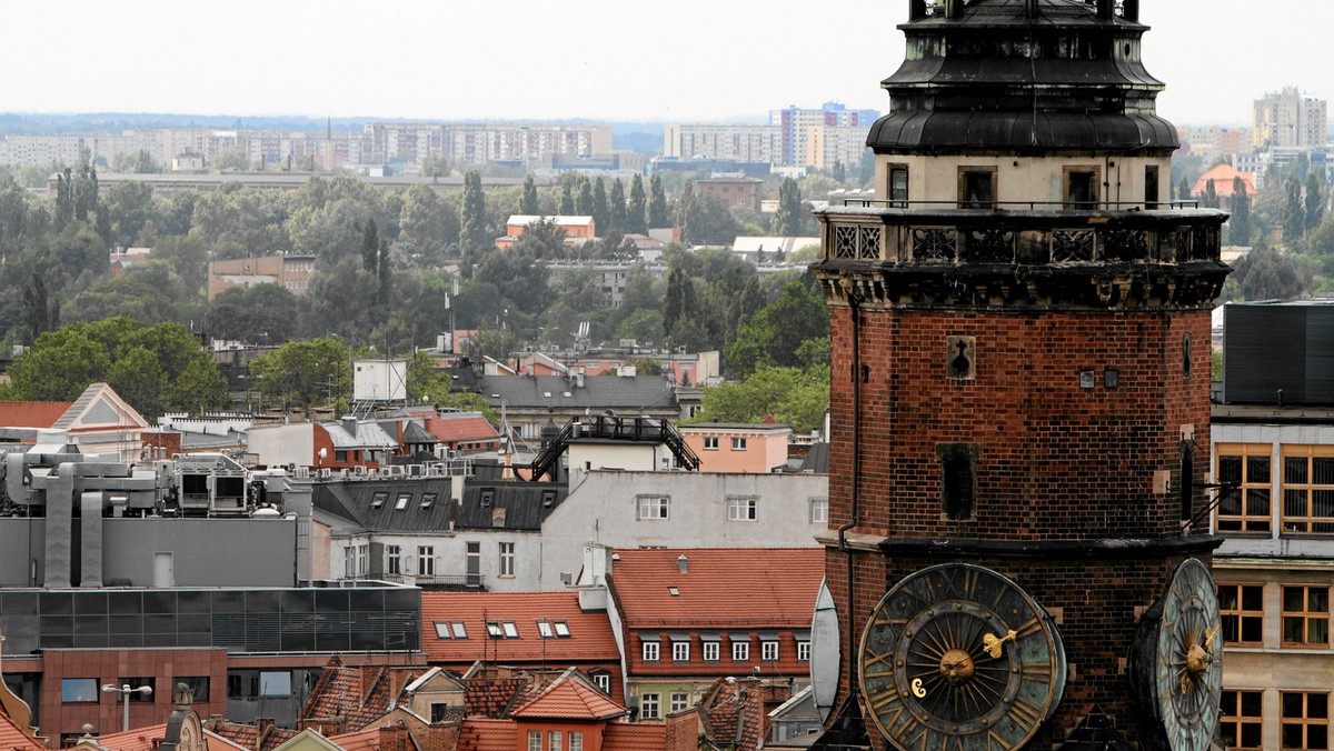 W Wigilię nieczynny będzie Urząd Miejski Wrocławia, a w sylwestra miejscy urzędnicy będą przyjmować interesantów do godz. 15.15. Bez zmian w okresie okołoświątecznym i w sylwestra będą pracować dolnośląskie urzędy: wojewódzki i marszałkowski.