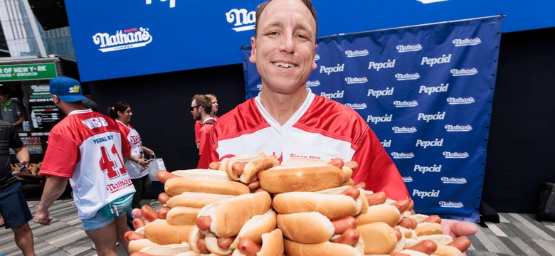 Zjadł 83 hot dogi w 10 minut. To nowy rekord świata