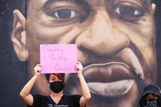 Były policjant Derek Chauvin uznany winnym zabicia Afroamerykanina George’a Floyda