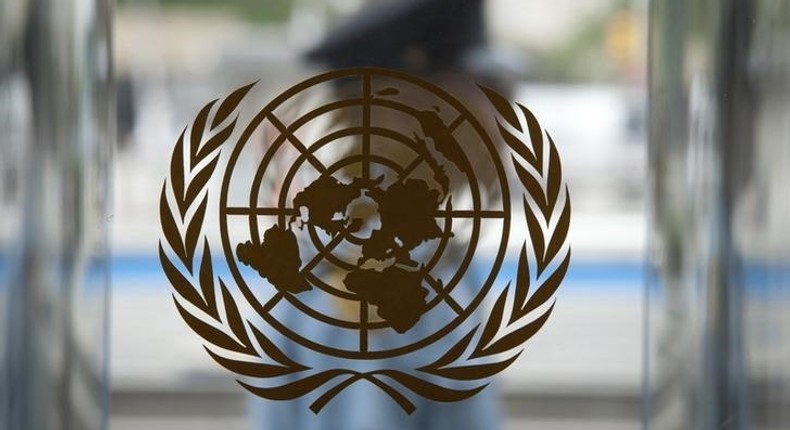 A security guard walks past the United Nations logo at the U.N. Headquarters in New York, August 31, 2013.    REUTERS/Carlo Allegri