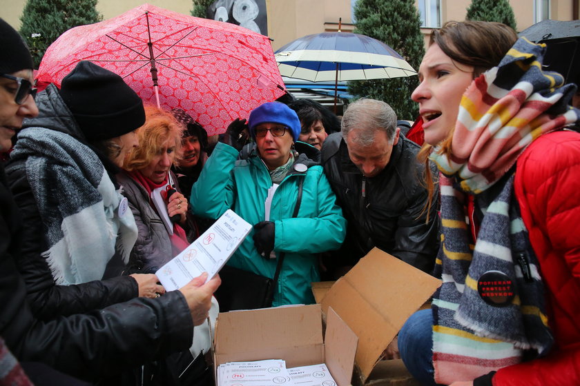 Marsz poparcia dla protestujących medyków w Łodzi 