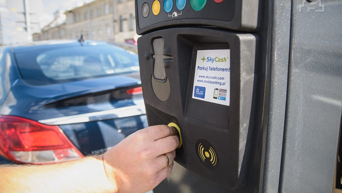 Od 1 lipca br. w centrum Lublina zajdą poważne zmiany. Zostanie powiększona strefa parkowania, która będzie składała się z dwóch części: centralnej i peryferyjnej. Wyraźnie wzrośnie cena za pozostawienie samochodu w centrum miasta. Wygląda na to, że jest to doskonała okazja, by pomyśleć o korzystaniu z komunikacji miejskiej.