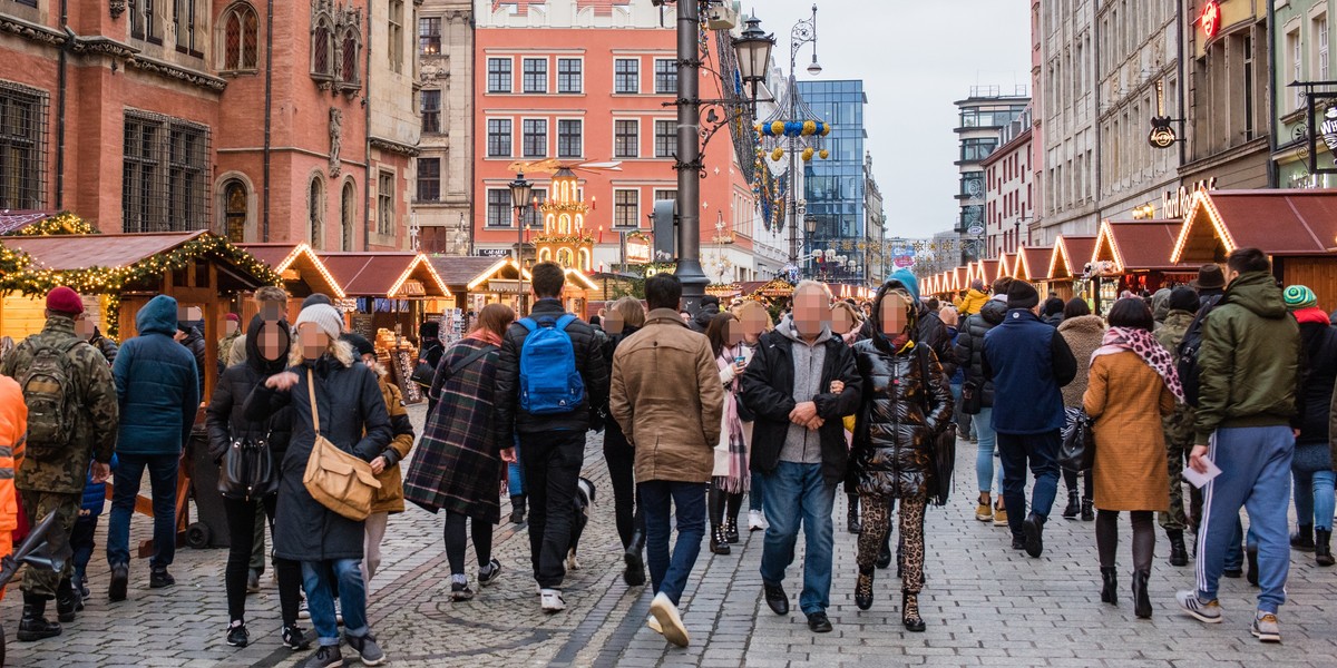 Takie obrazki to teraz codzienność na wrocławskim Rynku. W sobotę wieczorem było jeszcze więcej ludzi!