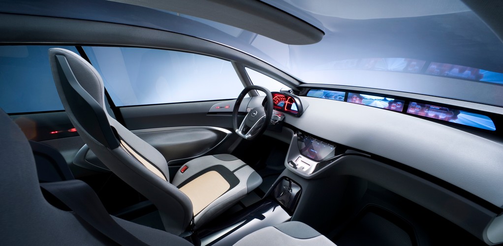 Prototyp jeździ dzięki energii z akumulatorów litowo-jonowych. Kiedy baterie się wyczerpią, do akcji wkracza turbodiesel 1.3 CDTI