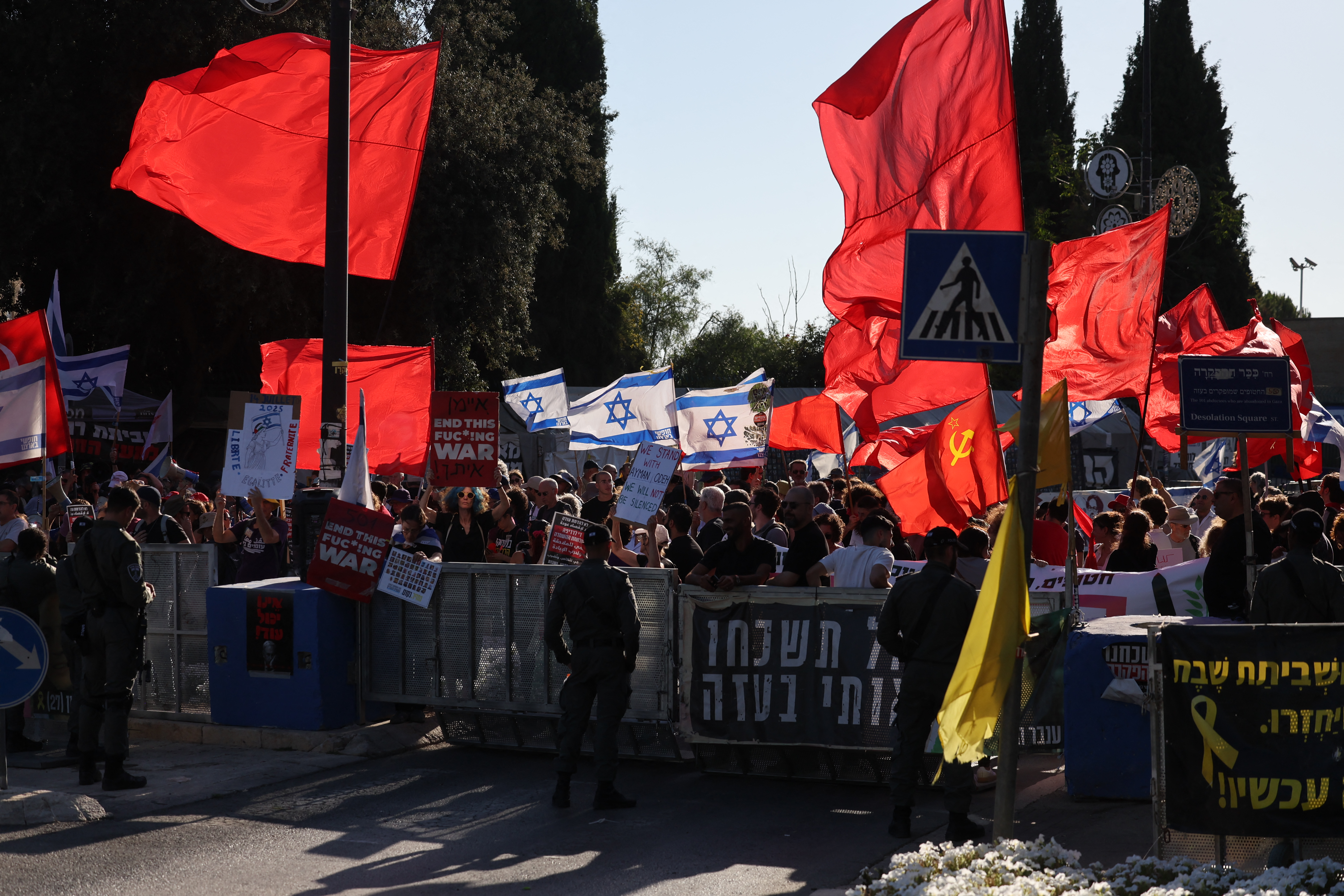 Israele: deputato arabo aggredito da attivisti di destra