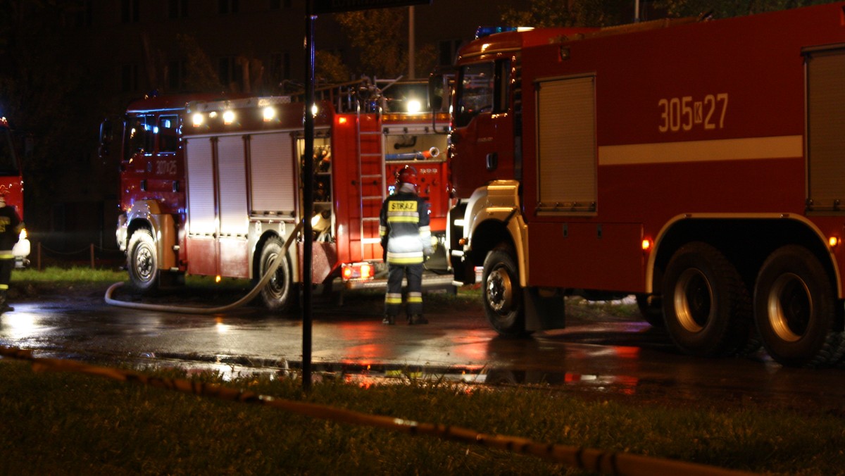 Tuż po godz. 2 bytomscy strażacy otrzymali zgłoszenie o pożarze poddasza kamienicy przy ul. Wrocławskiej.