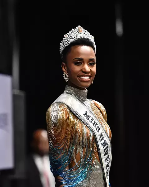  Zozibini Tunzi zdobyła koronę w 2019 r. / Getty Images