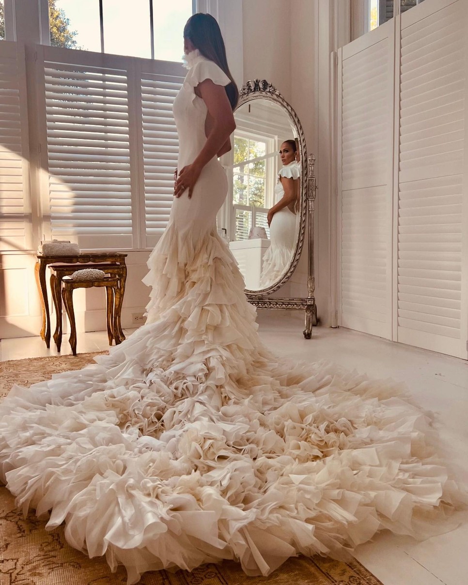 Jennifer Lopez három lélegzetelállító Ralph Lauren ruhát viselt az esküvőjén - KÉPEK