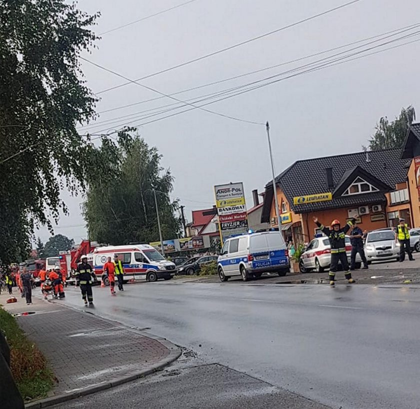 Świniarsko. Poważny wypadek autobusu z dziećmi