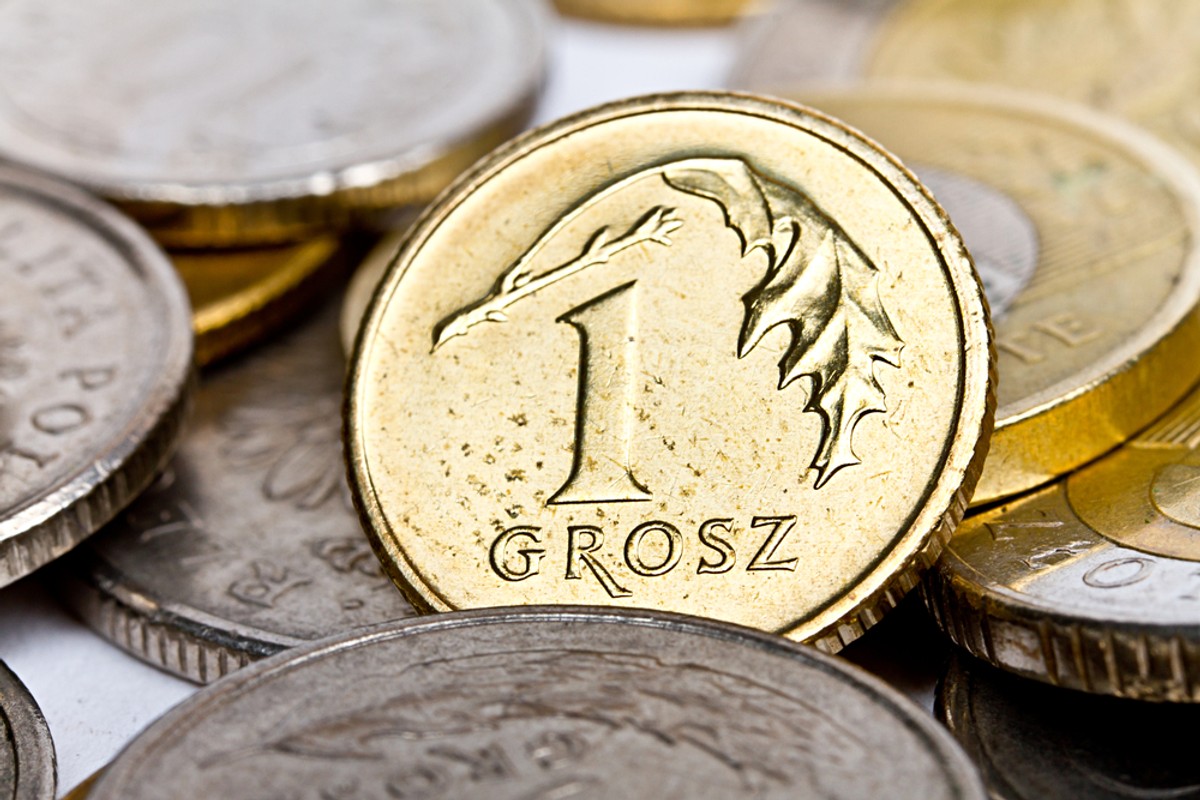 Ministerstwo Finansów uwzględniło już najpoważniejszą uwagę i zrezygnowało z czerwonego krzyża kawalerskiego na nowej odznace