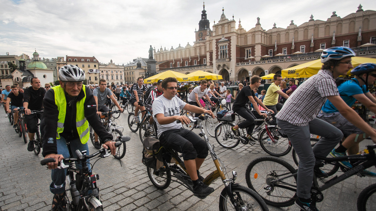 Tradycyjnie jak w każdy ostatni piątek miesiąca, ulicami Krakowa przejedzie rowerowa Masa Krytyczna. Ze względu na okres przedświąteczny, trasa przejazdu została zmieniona i uczestnicy Masy nie wyjadą poza ścisłe centrum miasta.
