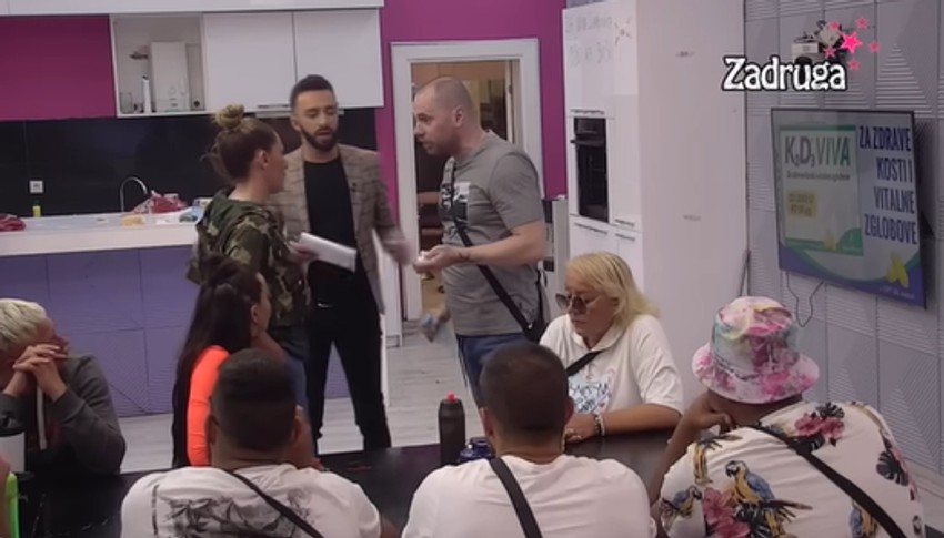 Darko smiruje situaciju između Ane i Zvezdana