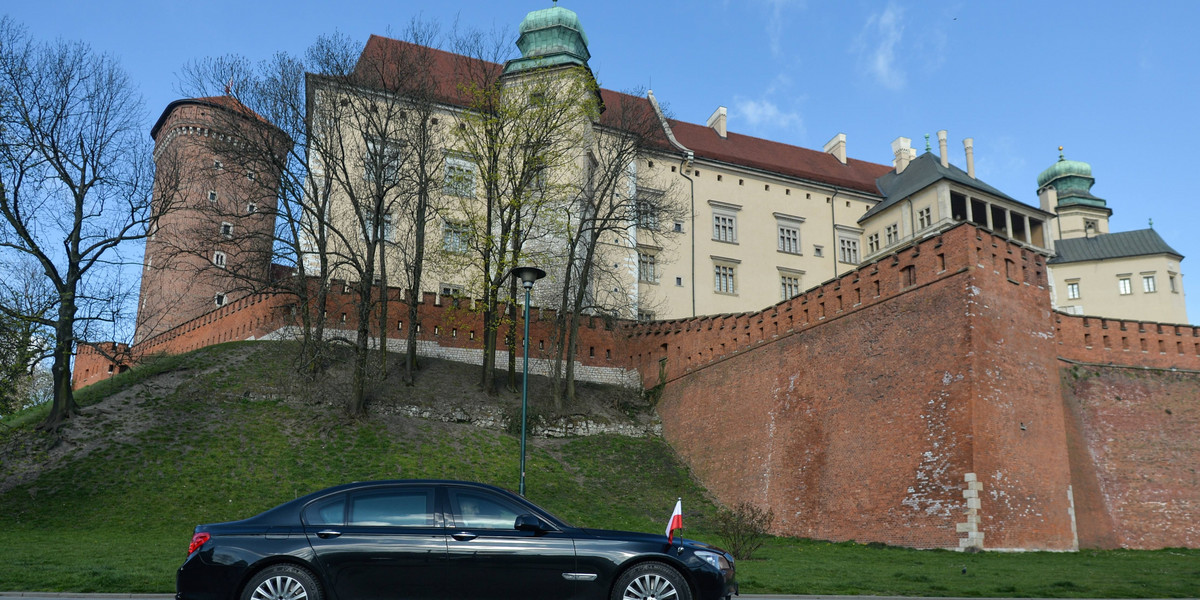 Sąd: Politycy PiS podczas wizyty n Wawelu nie złamali prawa. Zakaz zgromadzeń jest niekonstytucyjny