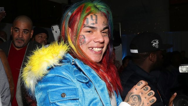 Már megint megverték Tekashi 6ix9ine-t: kórházba került a rapper