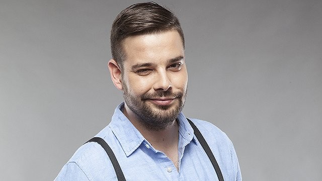 Orbitális cuppanós: Kiss Ádám egy delfintől kapott puszit
