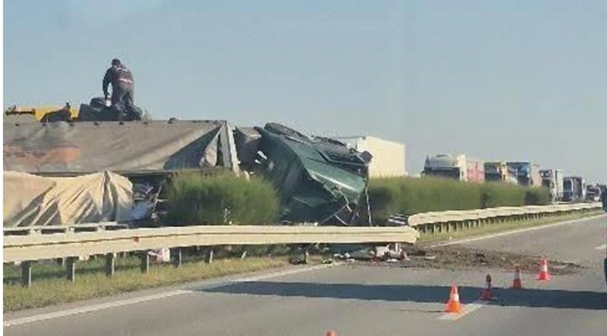 Šleper se prevrnuo na auto-putu Subotica-Novi Sad, kod petlje Vrbas