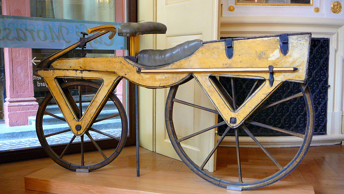 200 lat temu baron Karl von Drais zbudował przodka dzisiejszych rowerów