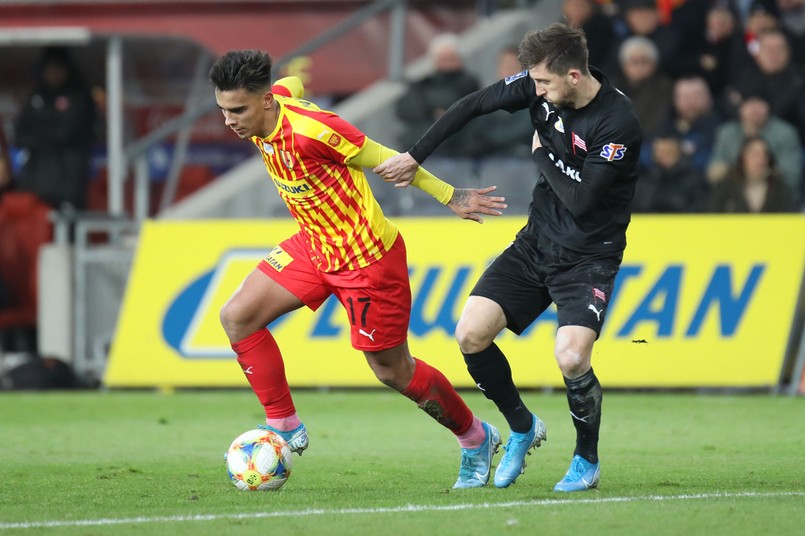 Rodrigo Zalazar w barwach Korony Kielce (z lewej)