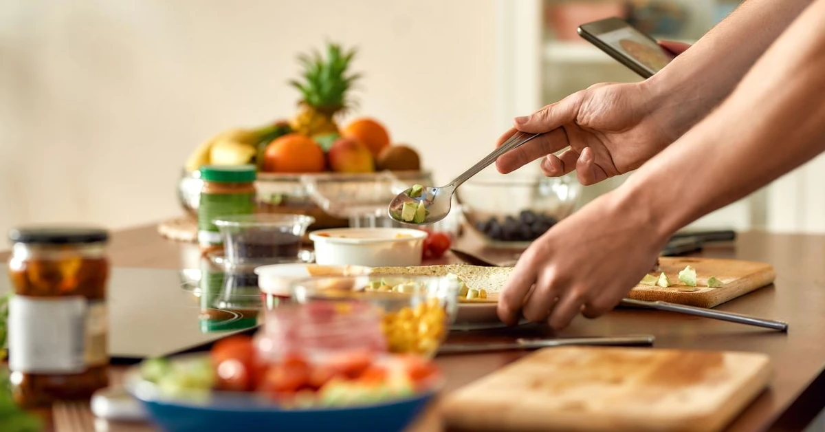 5 zdrowych śniadań do pracy, które dodają energii na cały dzień