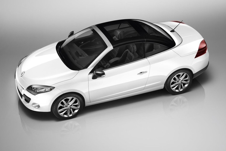 Bagażnik przy rozłożonym dachu połknie 417 litrów powietrza