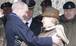 Macierewicz mówił o wojnie i cichociemnych. Do przemowy wplótł "poległych pod Smoleńskiem"