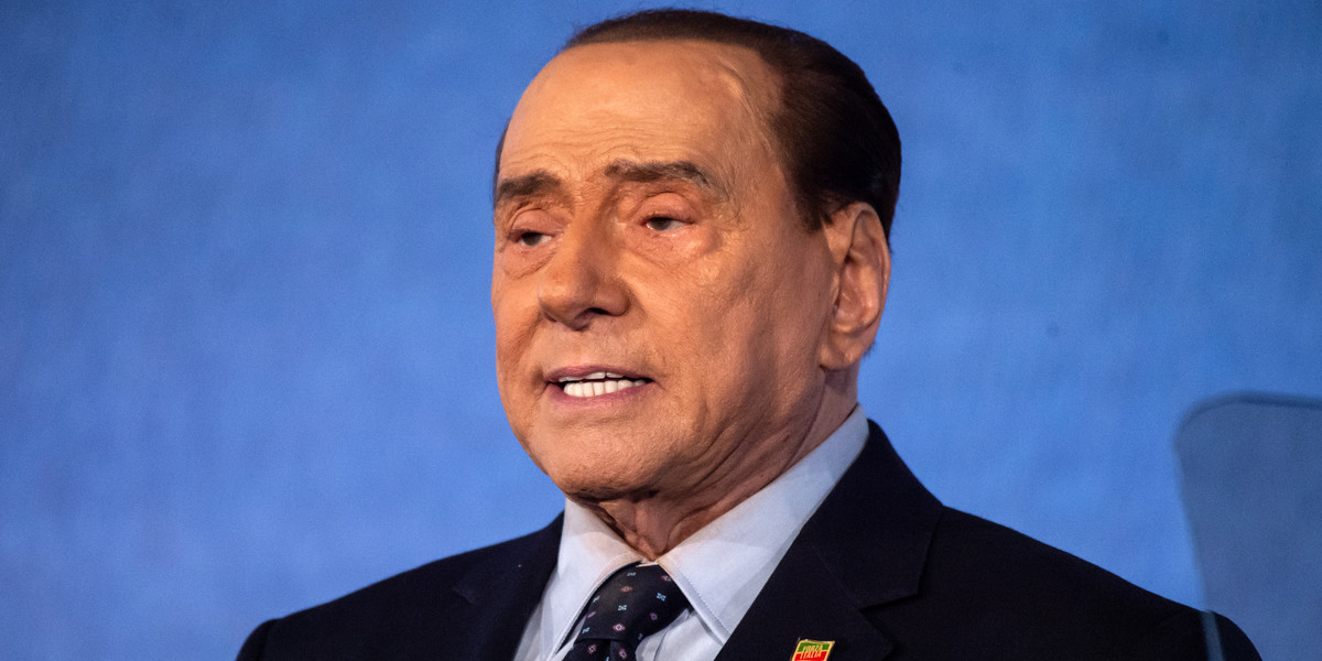 Były premier Włoch Silvio Berlusconi jest jednym z oskarżonych. Włoski rząd domaga się w sumie 10,5 mln euro odszkodowania.