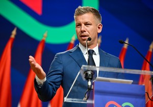 Peter Mađar na konferenciji u Budimpešti 13. aprila