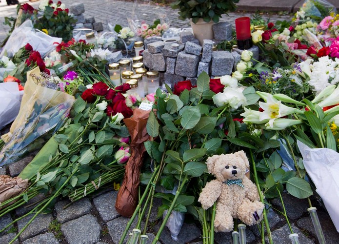 Hołd dla ofiar masakry w Norwegii