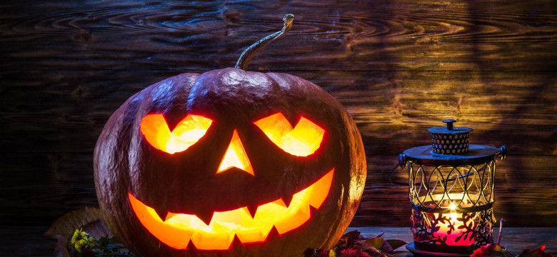 Jak przygotować świecącą dynię na Halloween? Poradnik krok po kroku