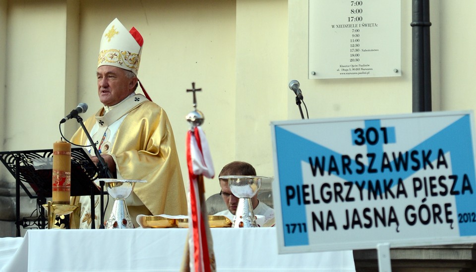 Pielgrzymi z Warszawy w drodze na Jasną Górę