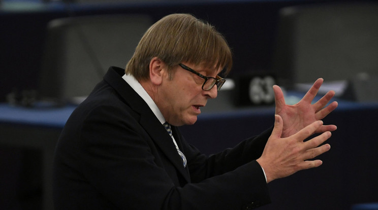  Guy Verhofstadt nem kíméli a magyar kormányfőt/Fotó: MTI/EPA/Patrick Seeger