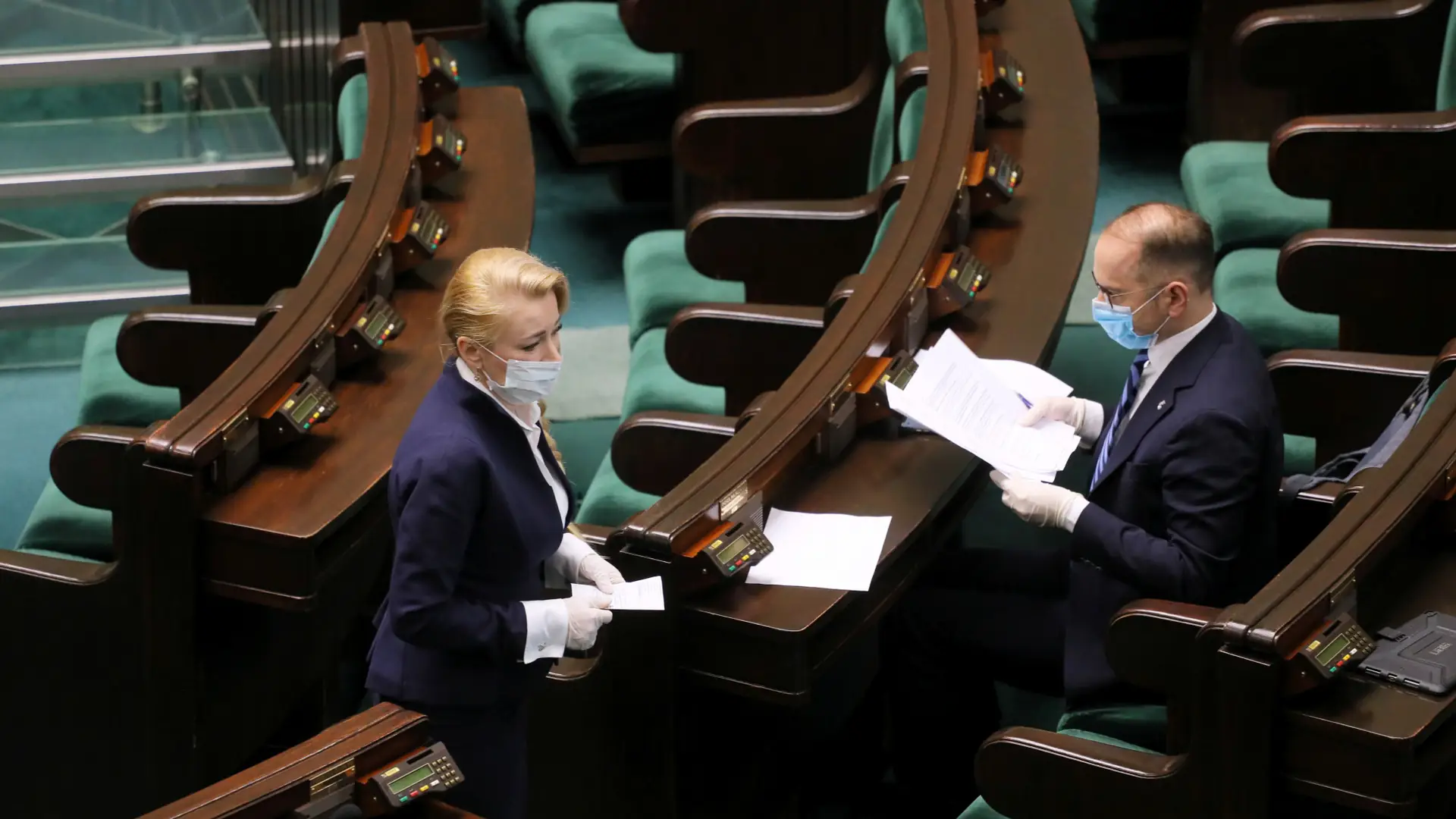 Sejm znowu zajął się aborcją. "Chce mi się włosy z głowy rwać, ludzie umierają na zarazę, a wy kobietom chcecie zaglądać pod kołdrę"