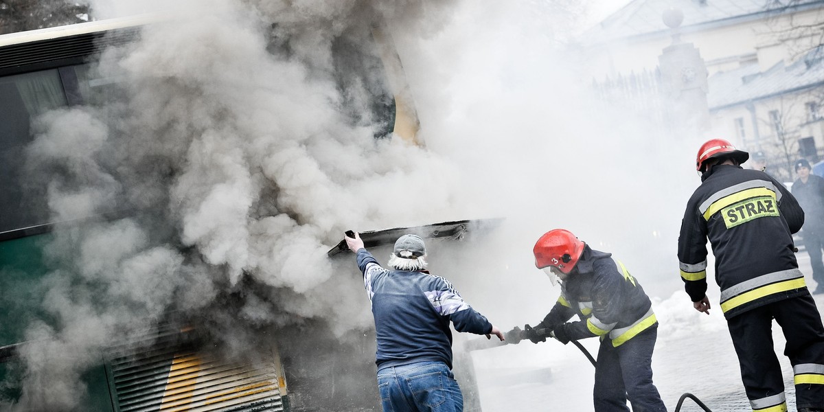 Pożar autokaru w Warszawie