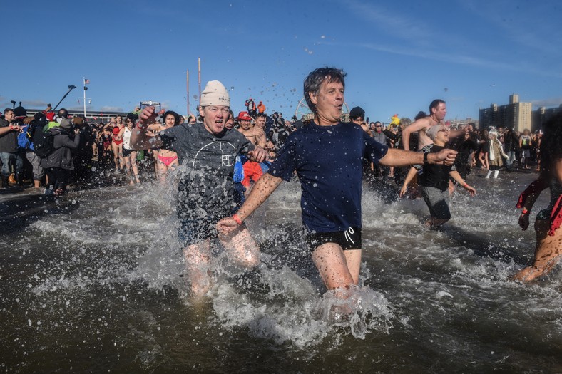 20 photos that show how brutal the Coney Island Polar Bear Plunge