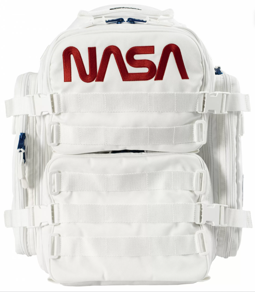 Sac à dos blanc également de Balenciaga, environ 1500 francs, via SVMOSCOW.