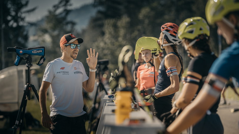 Trener Michael Greis podczas letniego zgrupowania kadry seniorek w Dusznikach-Zdroju