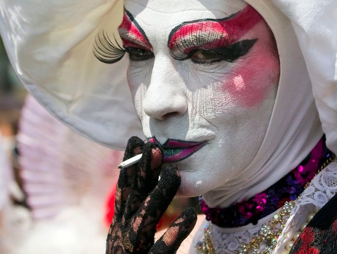 Parada środowisk homoseksualnych w Paryżu