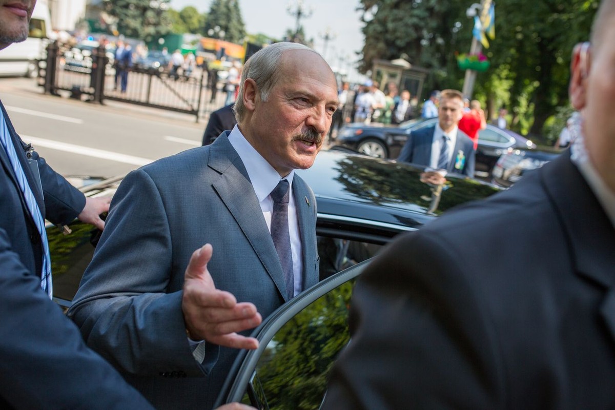 Łukaszenka razem z Chińczykami wyprodukuje tanie auta dla ludu. Już budują fabrykę