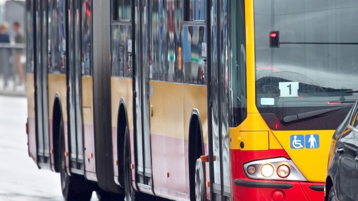 Władze Gliwic wybrały koncepcję architektoniczno-przestrzenną centrum przesiadkowego wokół dworca kolejowego. Ma to być zintegrowany system stacji autobusów miejskich, regionalnych i międzynarodowych z parkingami dla samochodów i rowerów oraz zapleczem dla podróżnych.