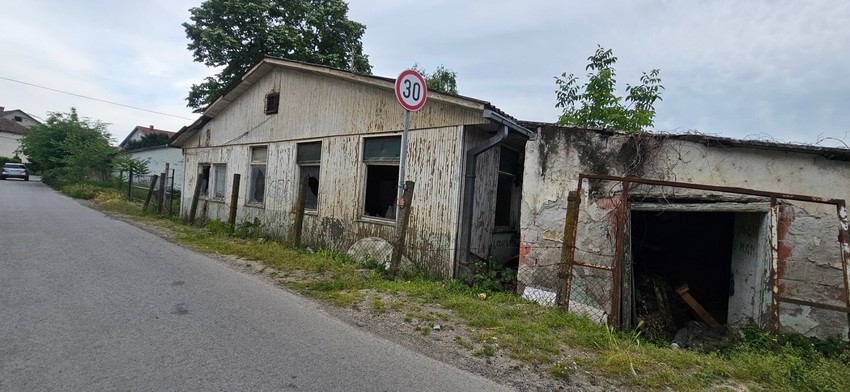 Barake u Leštanima u kojima je spavao mladić osumnjičen za silovanje starice