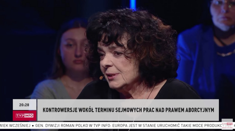 Katarzyna Grochola w programie "Bez retuszu" w TVP Info