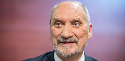 Macierewicz odprawiony przez biskupa. Poszło o Smoleńsk