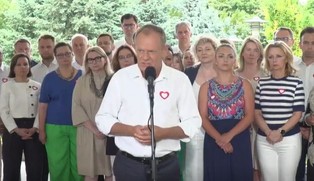 Tusk: Zorganizujemy marsz Miliona Serc w Warszawie