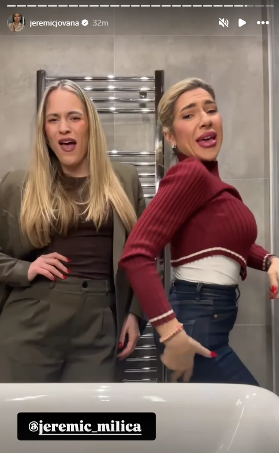 Jovana Jeremić sa sestrom