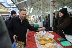 Prezydent Andrzej Duda na przedświątecznych zakupach w 2021 r.