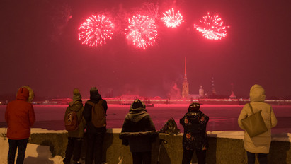 Nem lesz újévi tűzijáték Szentpéterváron, kell a pénz a háborúra