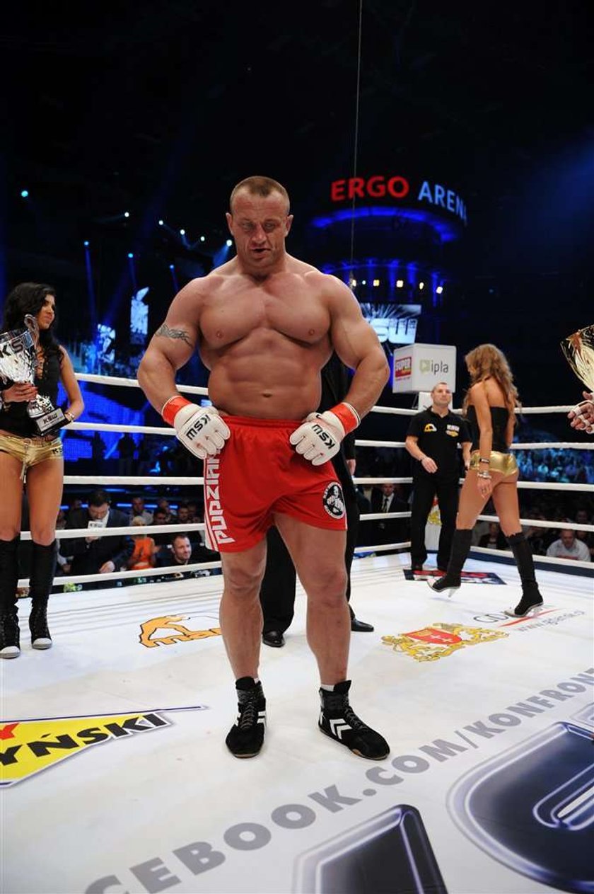 Pudzianowski ze śliwą pod okiem. Foto